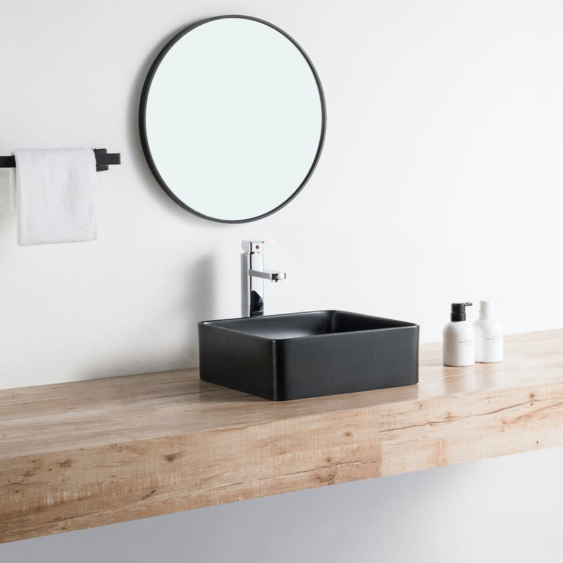 Vue de côté vasque à poser carrée en céramique RIVA noir mat 36,5 cm