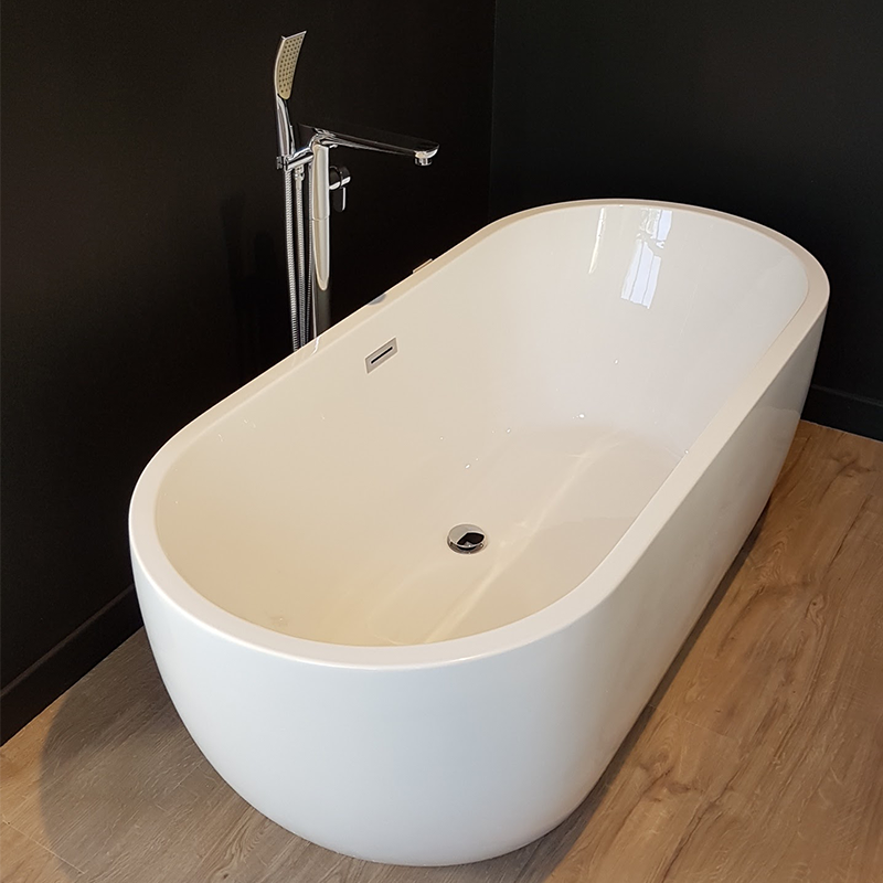 Baignoire îlot design ovale BOSTON blanche - Le Monde du Bain