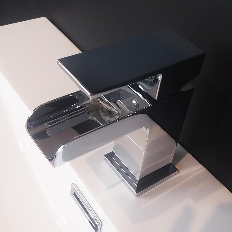 Robinet mitigeur lavabo cascade TANO - Le Monde du Bain